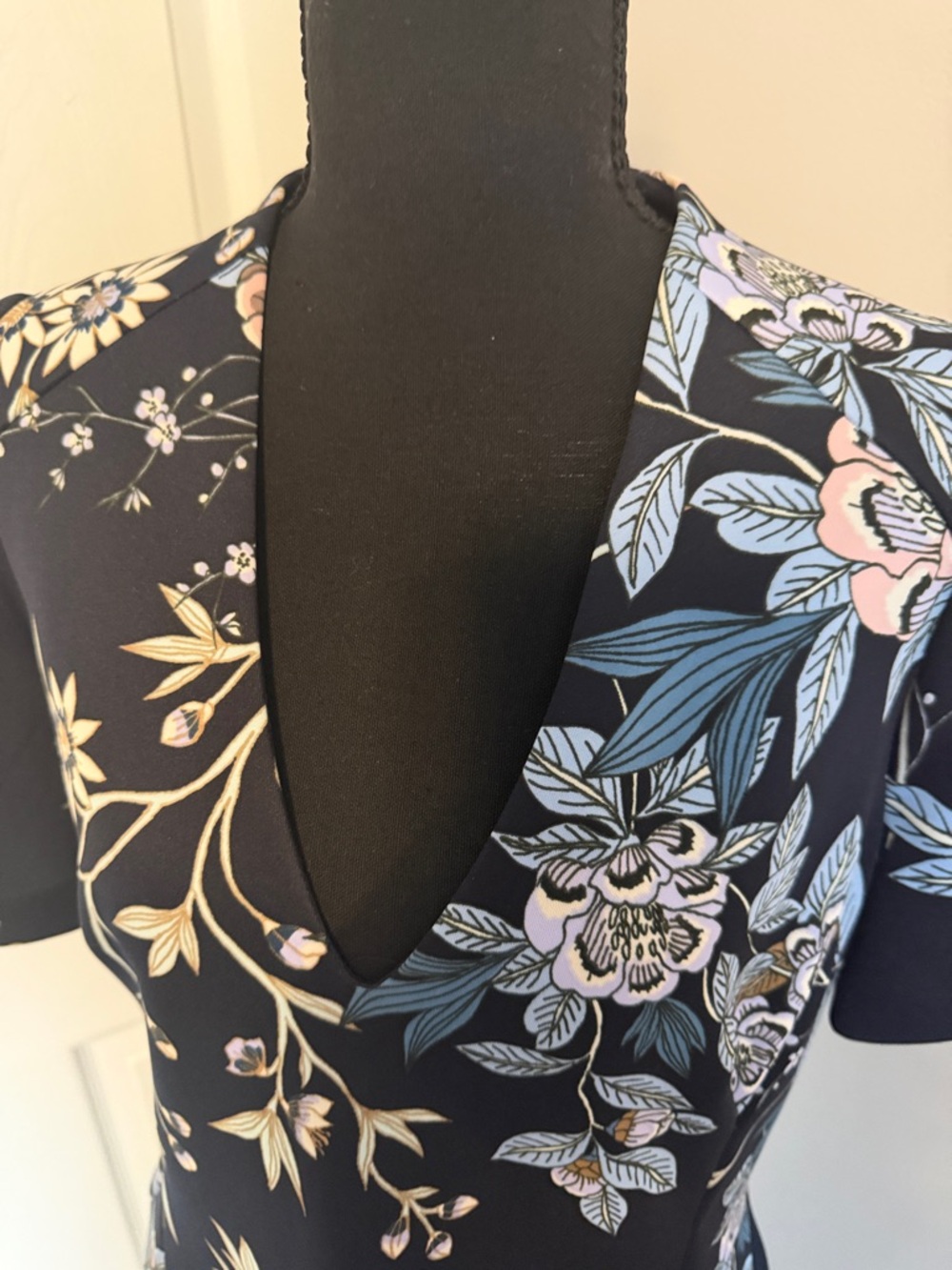 Vince Camuto Black Floral V-Neck Midi Dress with Blue and Pink Accents - Picture 5 of 12